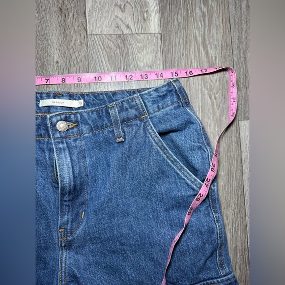 Levi's ‘94 Baggy  Cargo Pants Size 28 - Picture 4 of 6
